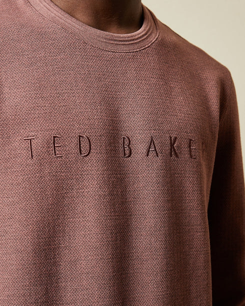 <P><Span Style="Text-Decoration: Underline;">Branded Sweatshirt</Span></P>
<P><Span>Off-Duty But Never Off-Style, The Pori...